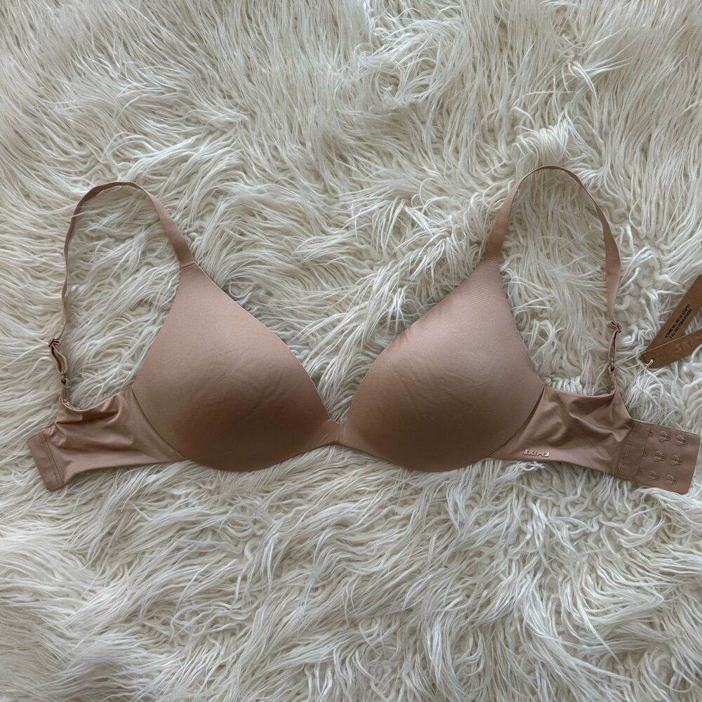 Skims Wireless Super Push up
Bra Clay Size 32DD